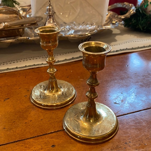 REAL BRASS CANDLE HOLDERS 2 WITH INTRICATE PATTERN AT BASE❤️ - Picture 3 of 6